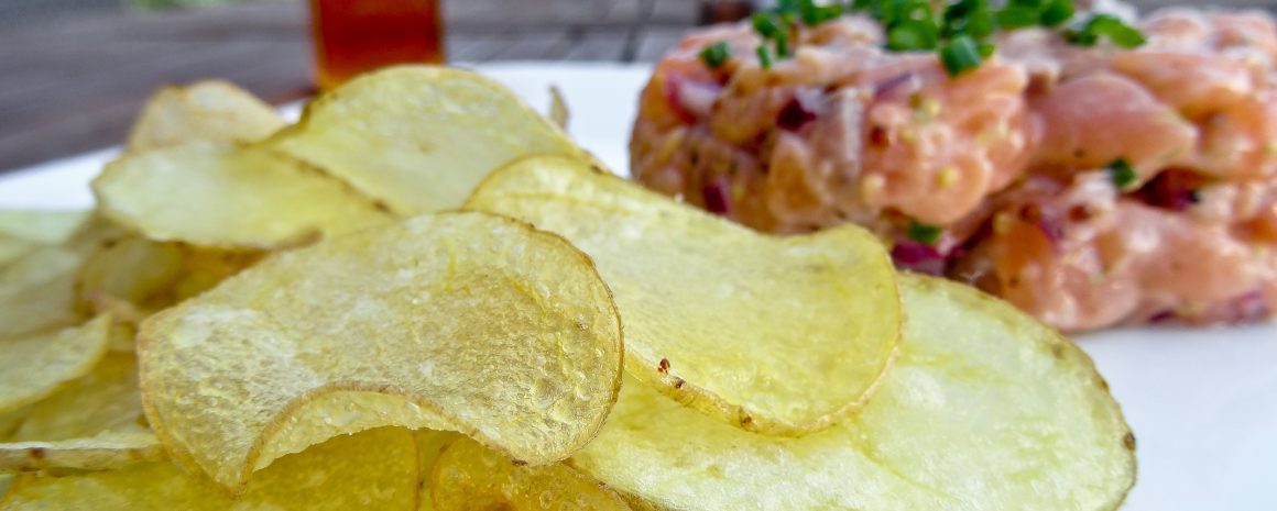 Salmon tartare with homemade potato chips.